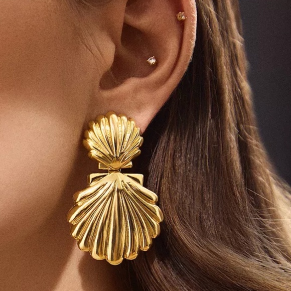 Baublebar Out of This Shell Earrings Pierced Elegant Designer Costume - Picture 2 of 7